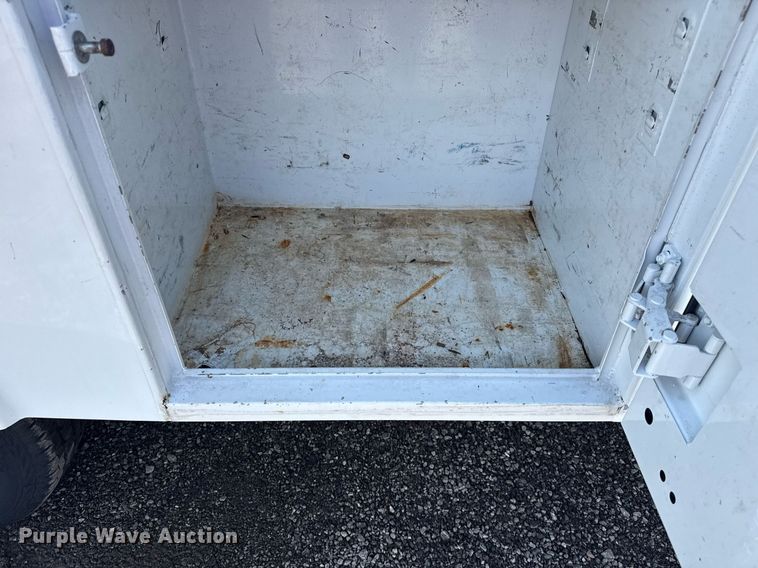 image for item EG5906 2016 Chevrolet Silverado 3500HD utility bed pickup truck