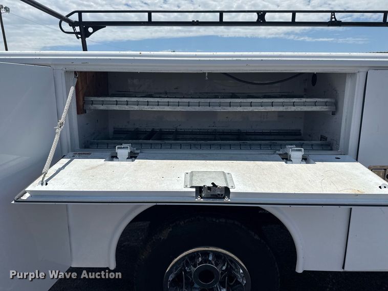 image for item EG5906 2016 Chevrolet Silverado 3500HD utility bed pickup truck