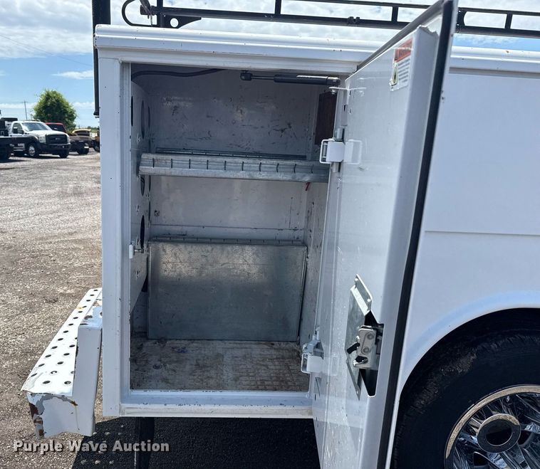 image for item EG5906 2016 Chevrolet Silverado 3500HD utility bed pickup truck