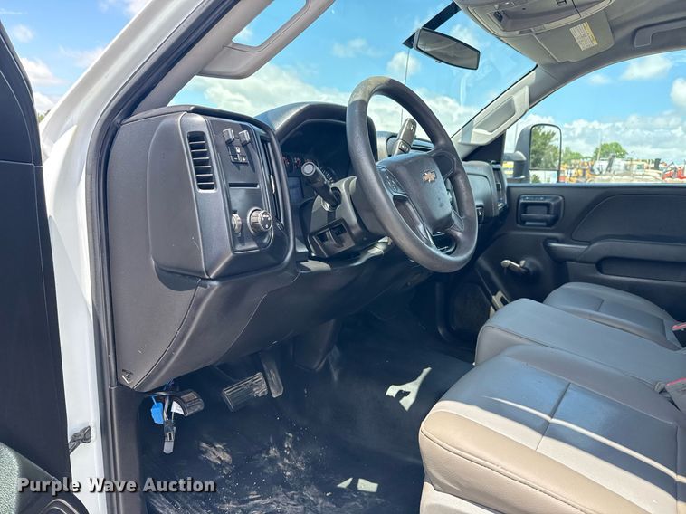 image for item EG5906 2016 Chevrolet Silverado 3500HD utility bed pickup truck