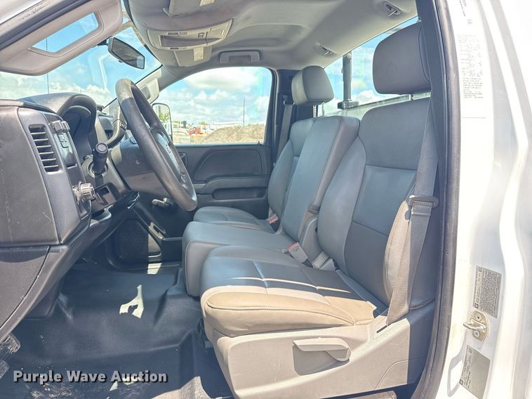 image for item EG5906 2016 Chevrolet Silverado 3500HD utility bed pickup truck