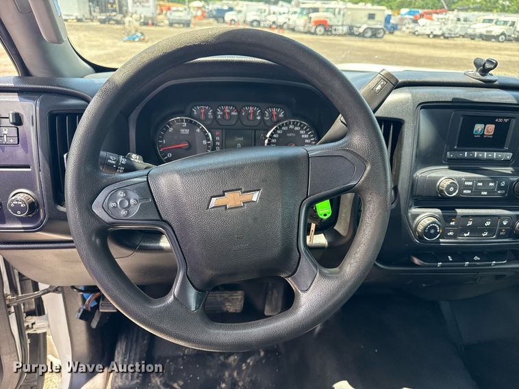 image for item EG5906 2016 Chevrolet Silverado 3500HD utility bed pickup truck