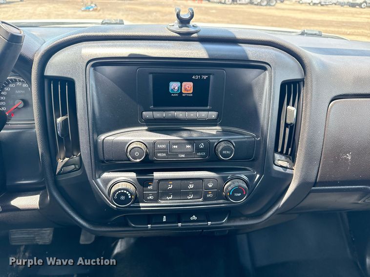 image for item EG5906 2016 Chevrolet Silverado 3500HD utility bed pickup truck