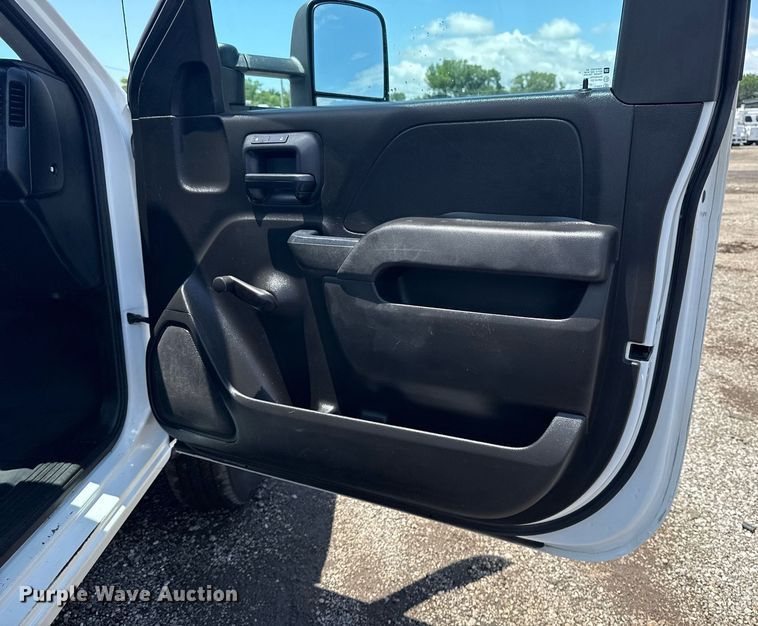 image for item EG5906 2016 Chevrolet Silverado 3500HD utility bed pickup truck