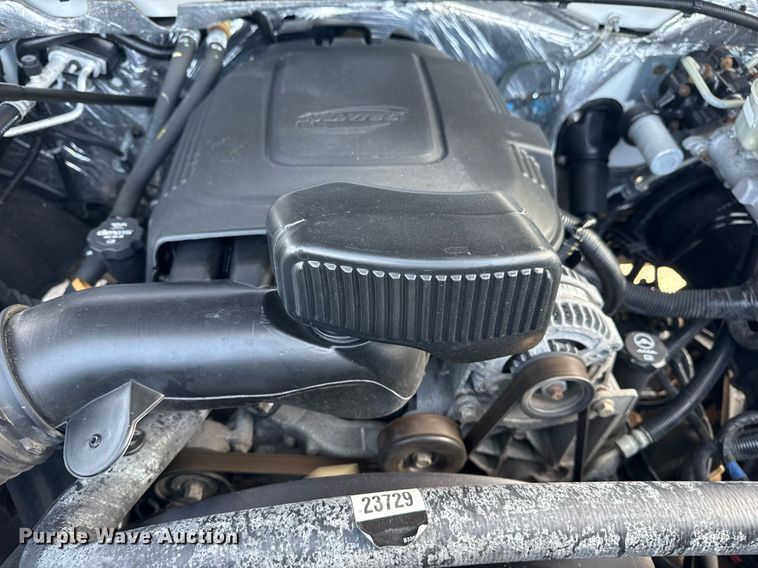 image for item EG5906 2016 Chevrolet Silverado 3500HD utility bed pickup truck