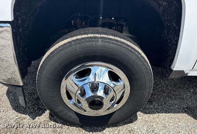 image for item EG5906 2016 Chevrolet Silverado 3500HD utility bed pickup truck