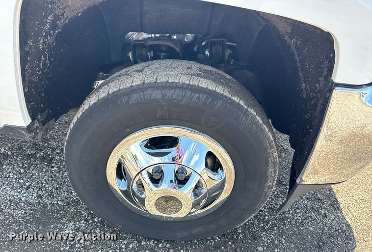 image for item EG5906 2016 Chevrolet Silverado 3500HD utility bed pickup truck