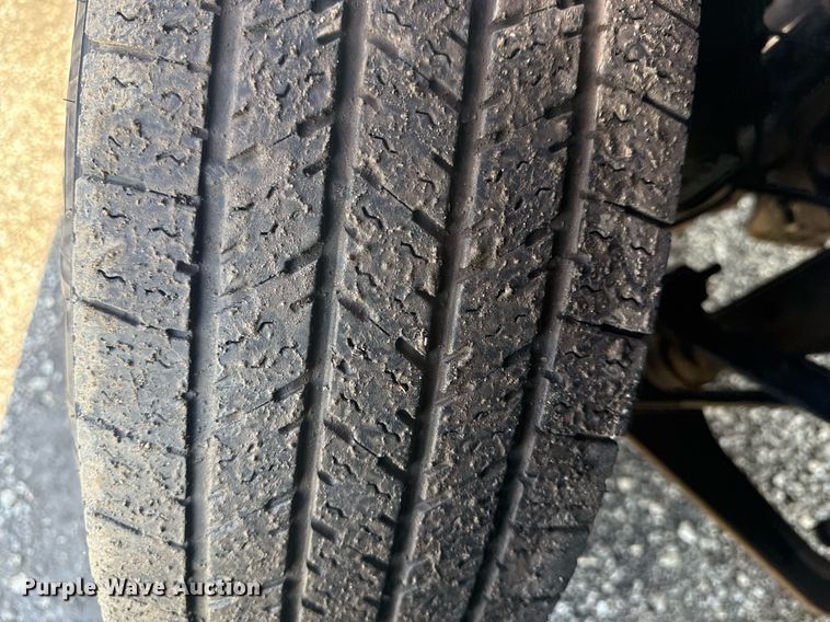 image for item EG5906 2016 Chevrolet Silverado 3500HD utility bed pickup truck