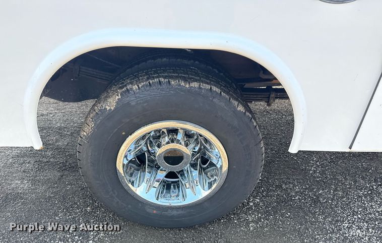 image for item EG5906 2016 Chevrolet Silverado 3500HD utility bed pickup truck