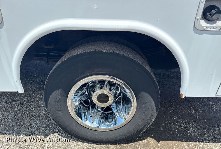 image for item EG5906 2016 Chevrolet Silverado 3500HD utility bed pickup truck