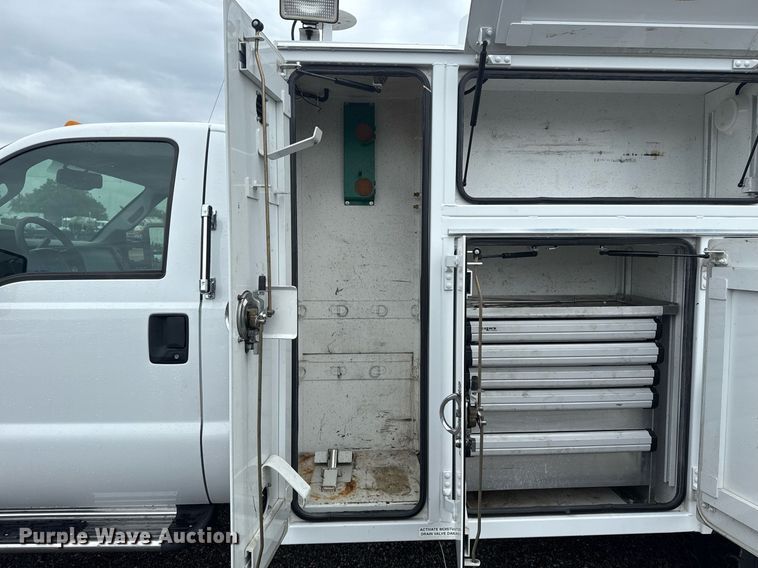 image for item EG5909 2015 Ford F550 Super Duty utility / service truck