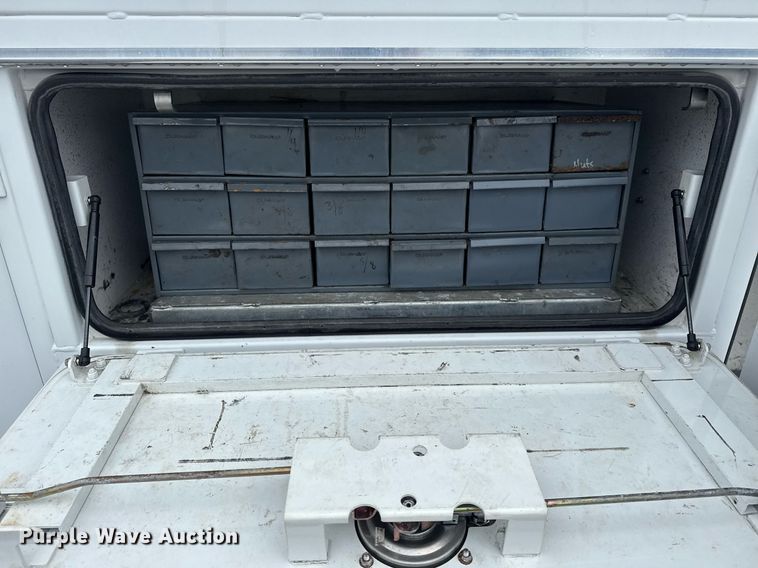 image for item EG5909 2015 Ford F550 Super Duty utility / service truck