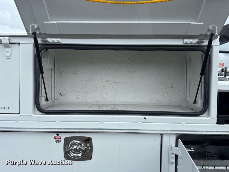 image for item EG5909 2015 Ford F550 Super Duty utility / service truck