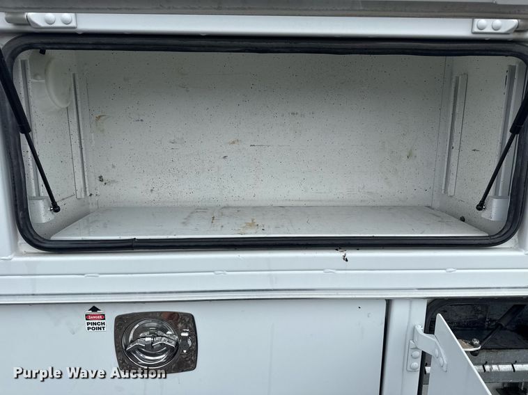 image for item EG5909 2015 Ford F550 Super Duty utility / service truck