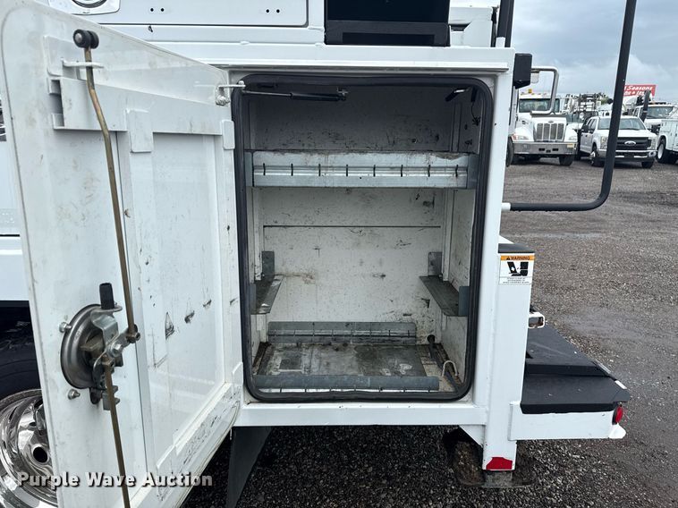 image for item EG5909 2015 Ford F550 Super Duty utility / service truck