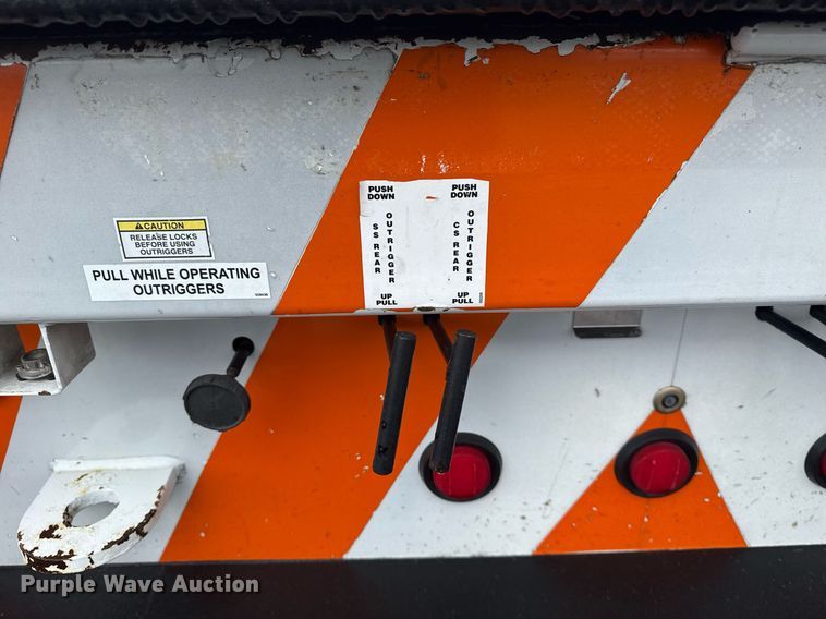 image for item EG5909 2015 Ford F550 Super Duty utility / service truck