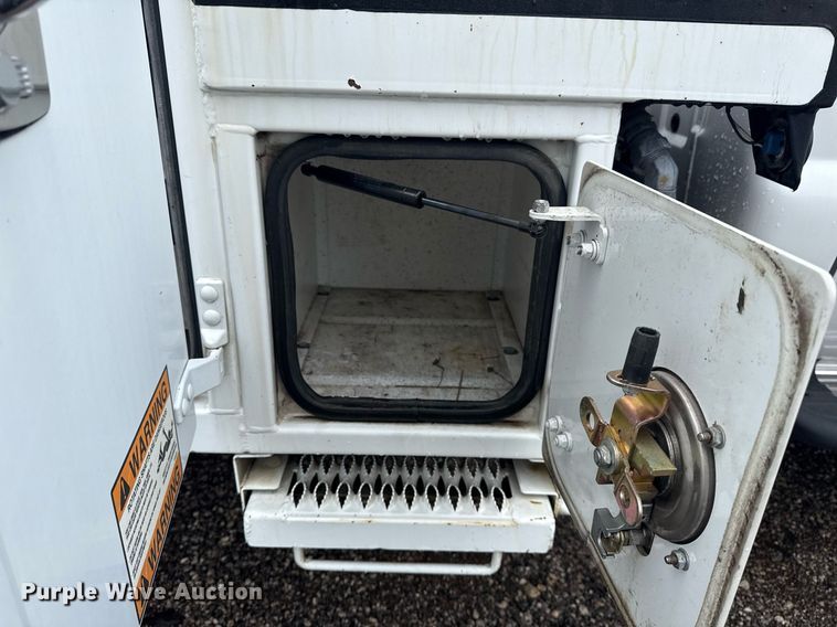 image for item EG5909 2015 Ford F550 Super Duty utility / service truck