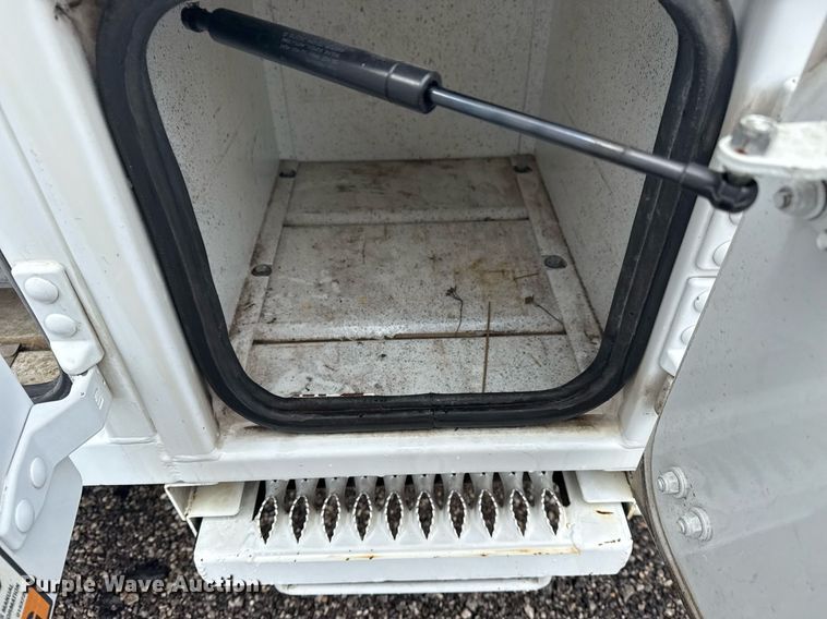 image for item EG5909 2015 Ford F550 Super Duty utility / service truck