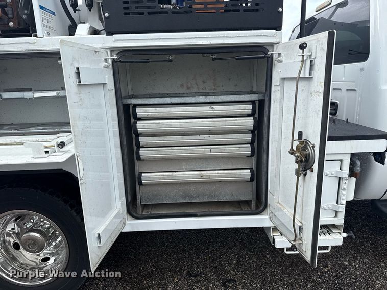 image for item EG5909 2015 Ford F550 Super Duty utility / service truck