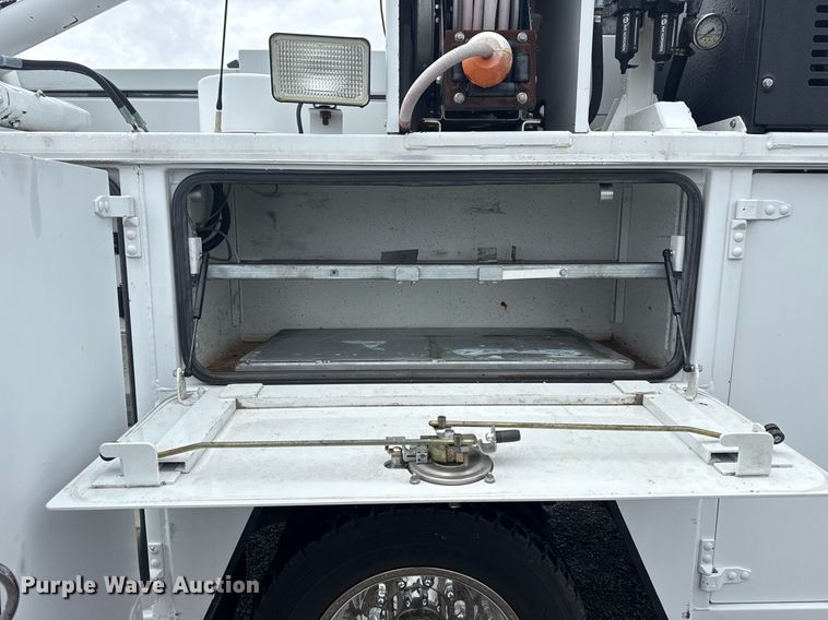 image for item EG5909 2015 Ford F550 Super Duty utility / service truck