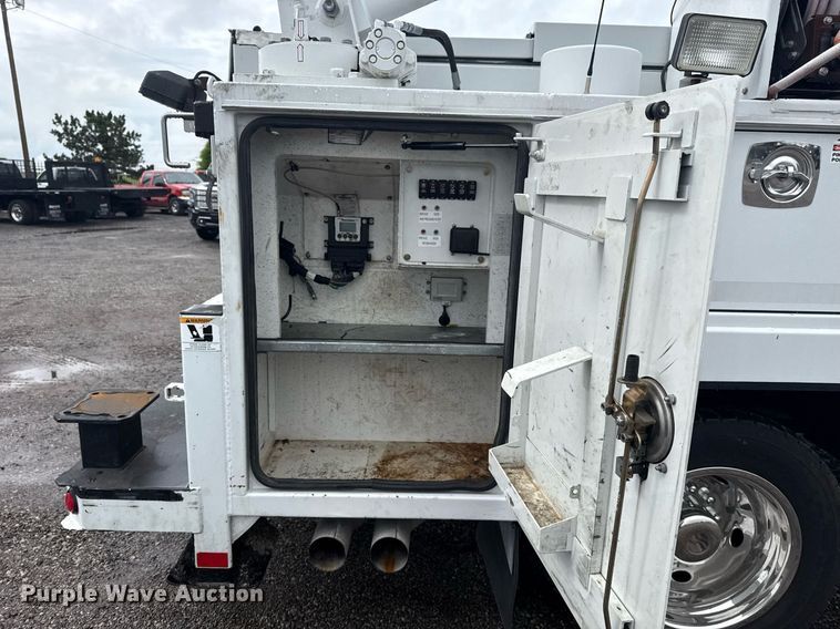 image for item EG5909 2015 Ford F550 Super Duty utility / service truck