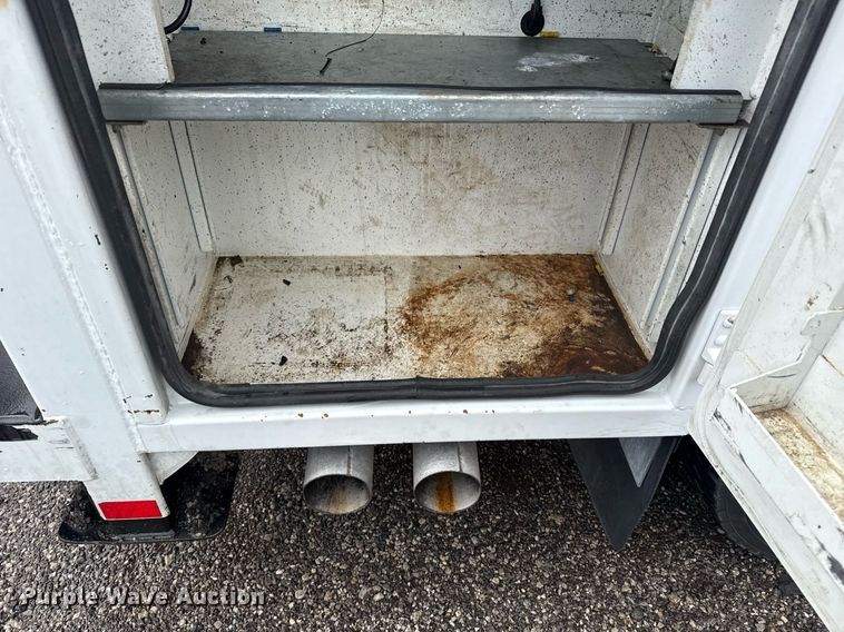 image for item EG5909 2015 Ford F550 Super Duty utility / service truck