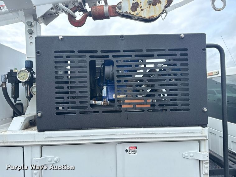 image for item EG5909 2015 Ford F550 Super Duty utility / service truck