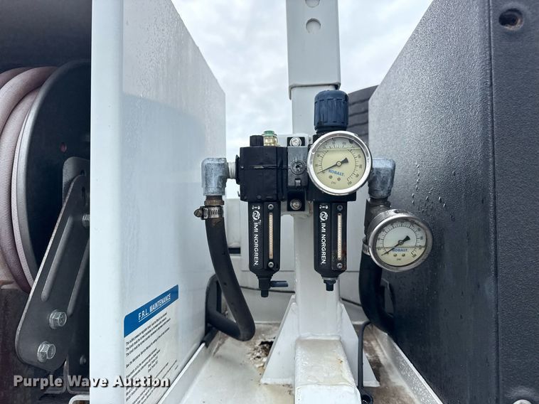 image for item EG5909 2015 Ford F550 Super Duty utility / service truck