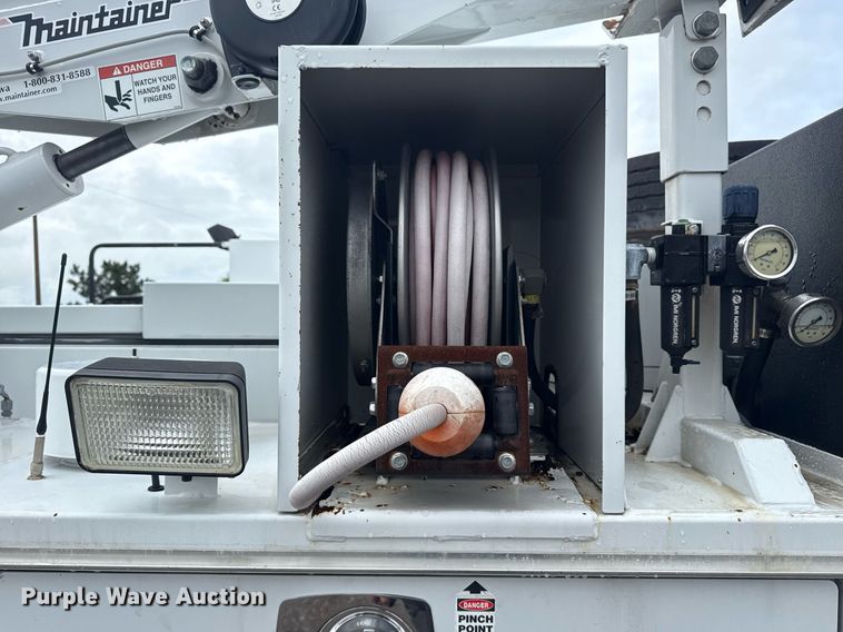 image for item EG5909 2015 Ford F550 Super Duty utility / service truck