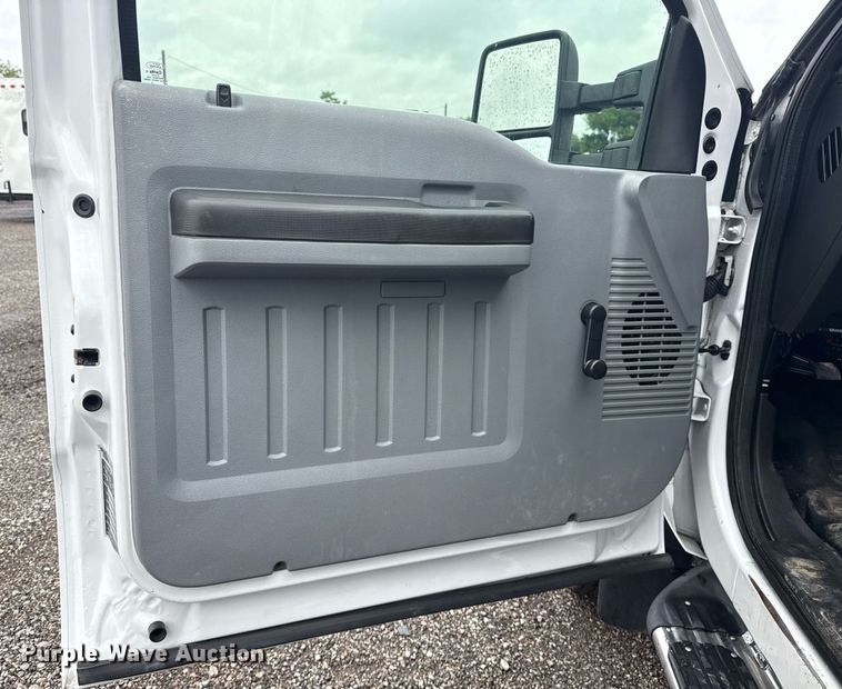 image for item EG5909 2015 Ford F550 Super Duty utility / service truck