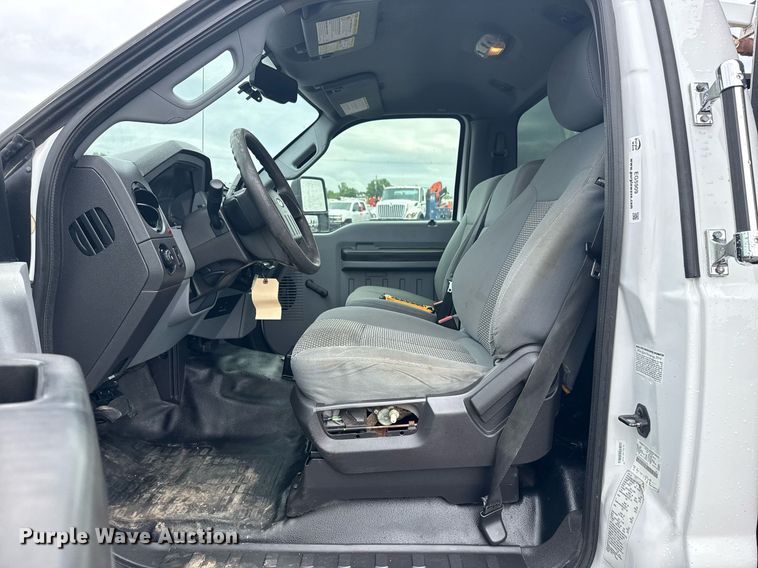 image for item EG5909 2015 Ford F550 Super Duty utility / service truck