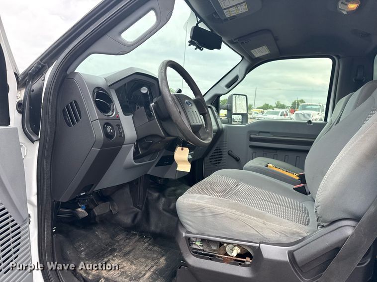 image for item EG5909 2015 Ford F550 Super Duty utility / service truck