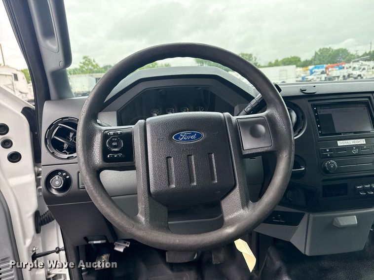 image for item EG5909 2015 Ford F550 Super Duty utility / service truck