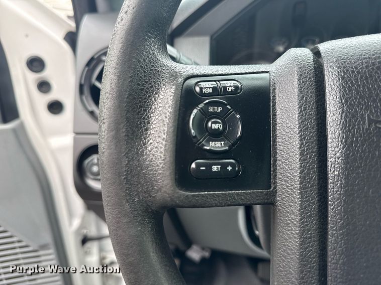 image for item EG5909 2015 Ford F550 Super Duty utility / service truck