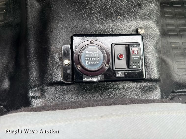 image for item EG5909 2015 Ford F550 Super Duty utility / service truck