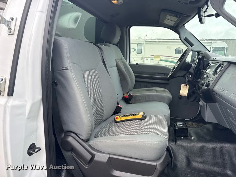 image for item EG5909 2015 Ford F550 Super Duty utility / service truck