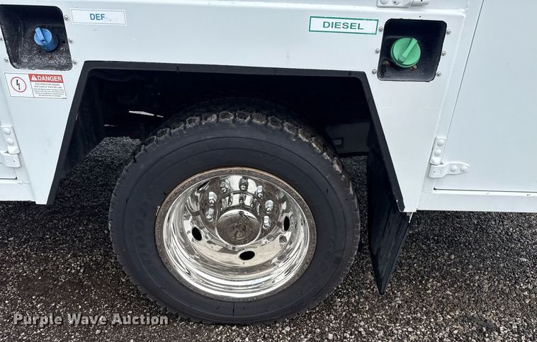 image for item EG5909 2015 Ford F550 Super Duty utility / service truck