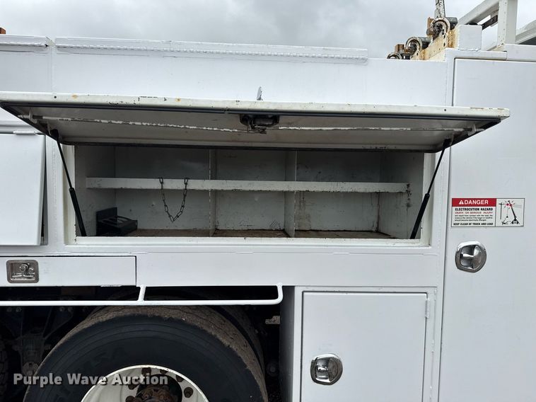 image for item EG5920 2008 International 7500 Crew Cab crane truck