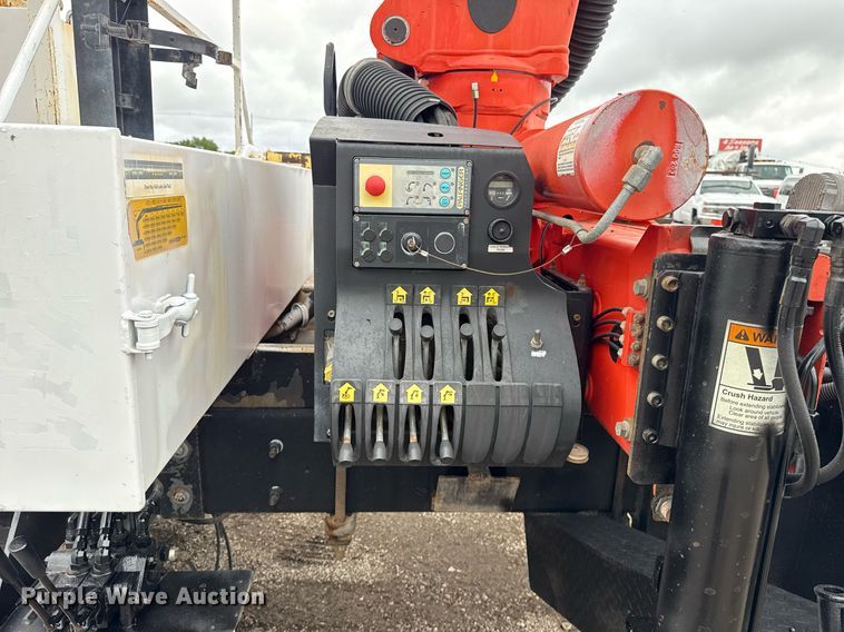 image for item EG5920 2008 International 7500 Crew Cab crane truck