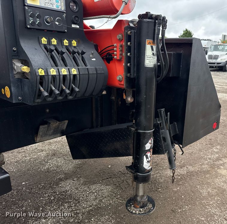 image for item EG5920 2008 International 7500 Crew Cab crane truck