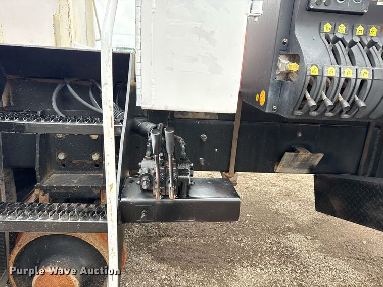 image for item EG5920 2008 International 7500 Crew Cab crane truck