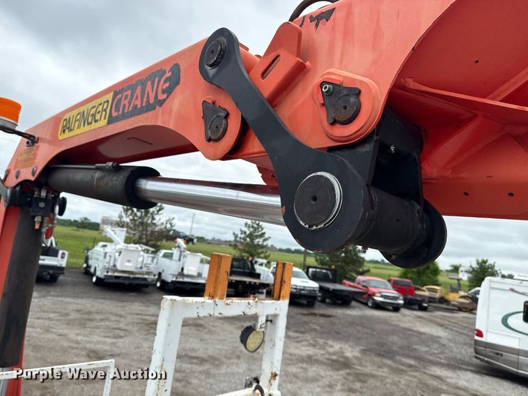 image for item EG5920 2008 International 7500 Crew Cab crane truck