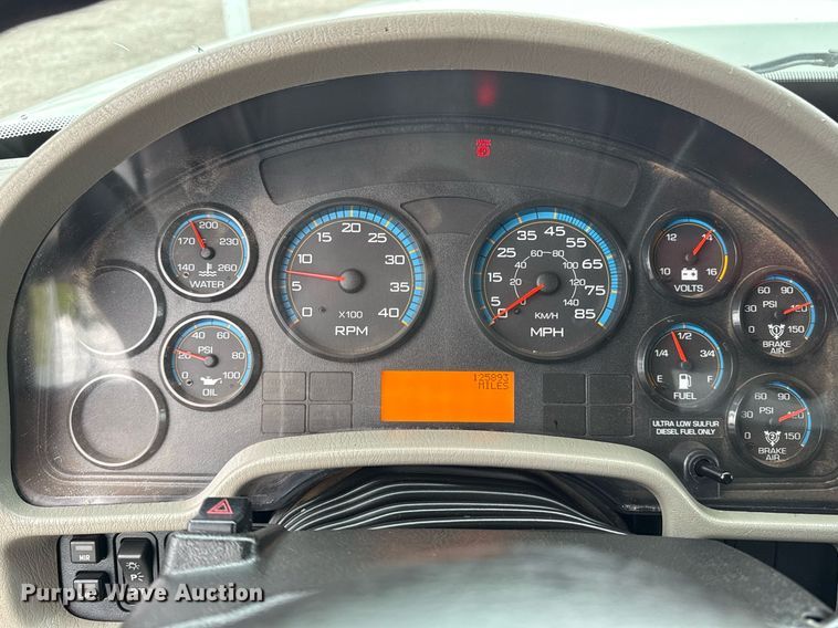 image for item EG5920 2008 International 7500 Crew Cab crane truck