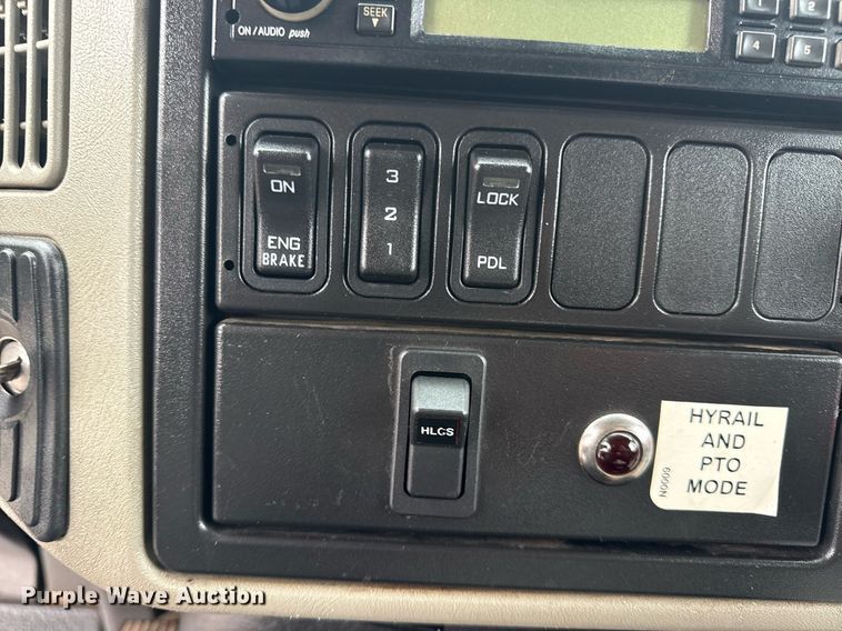 image for item EG5920 2008 International 7500 Crew Cab crane truck