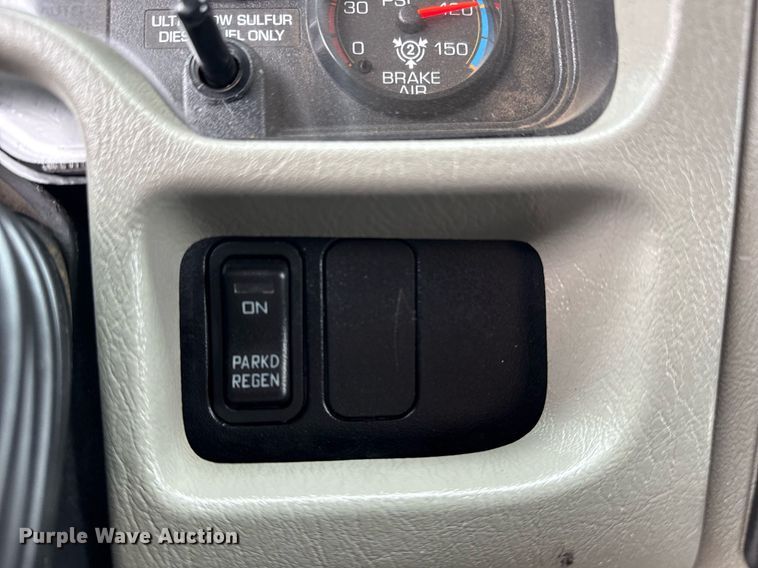 image for item EG5920 2008 International 7500 Crew Cab crane truck