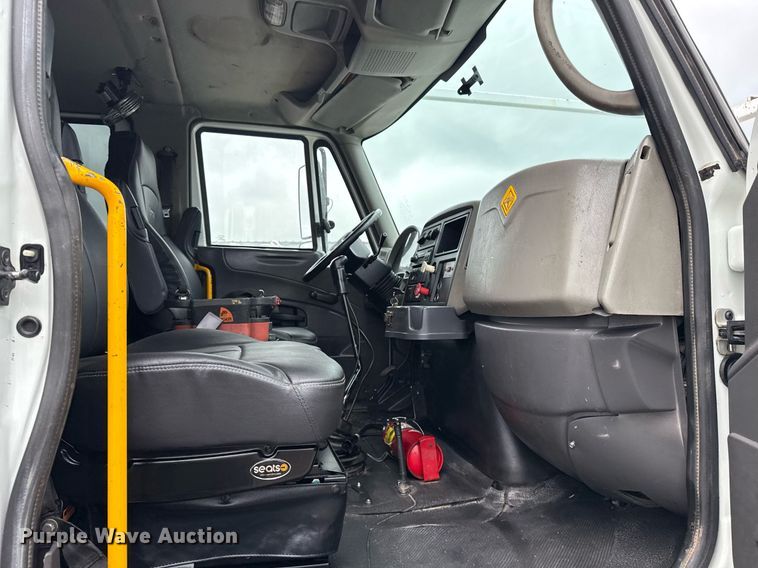 image for item EG5920 2008 International 7500 Crew Cab crane truck