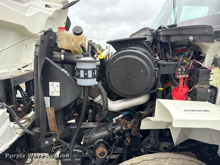 image for item EG5920 2008 International 7500 Crew Cab crane truck