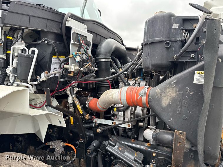 image for item EG5920 2008 International 7500 Crew Cab crane truck