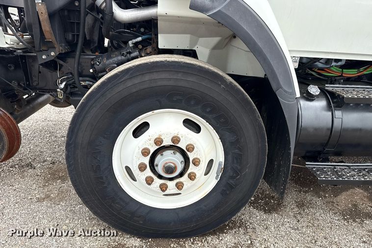 image for item EG5920 2008 International 7500 Crew Cab crane truck