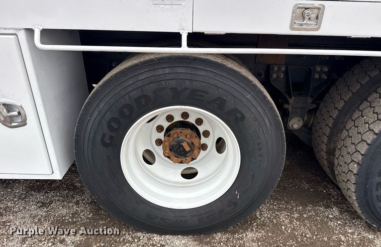 image for item EG5920 2008 International 7500 Crew Cab crane truck